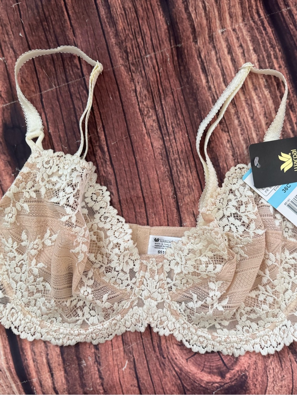 Wacoal Embrace Lace Underwire Bra 36C Nude Ivory NWT